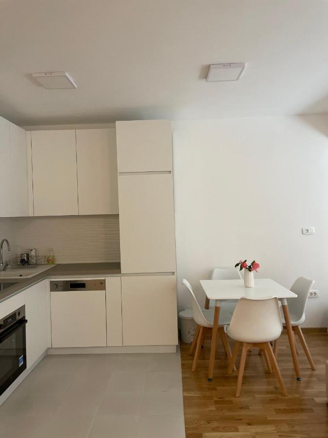 Golden Apartment Skopje Buitenkant foto