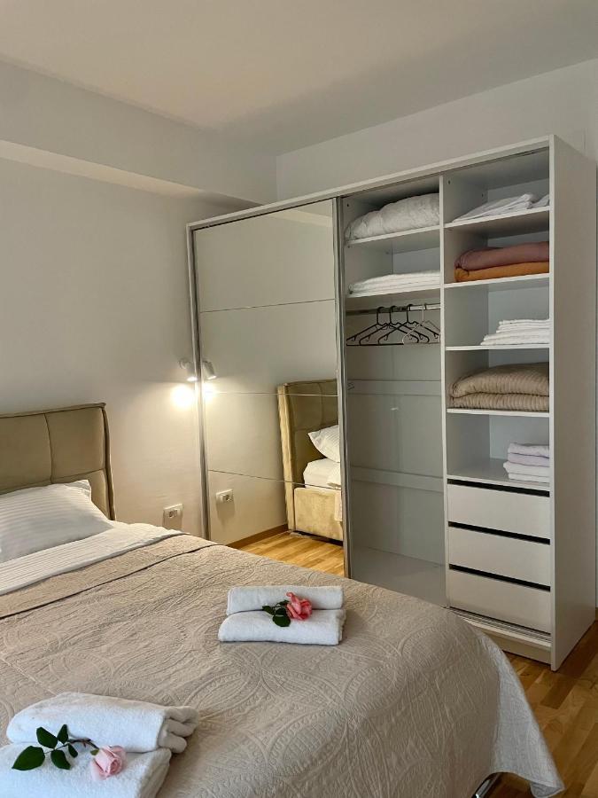 Golden Apartment Skopje Buitenkant foto