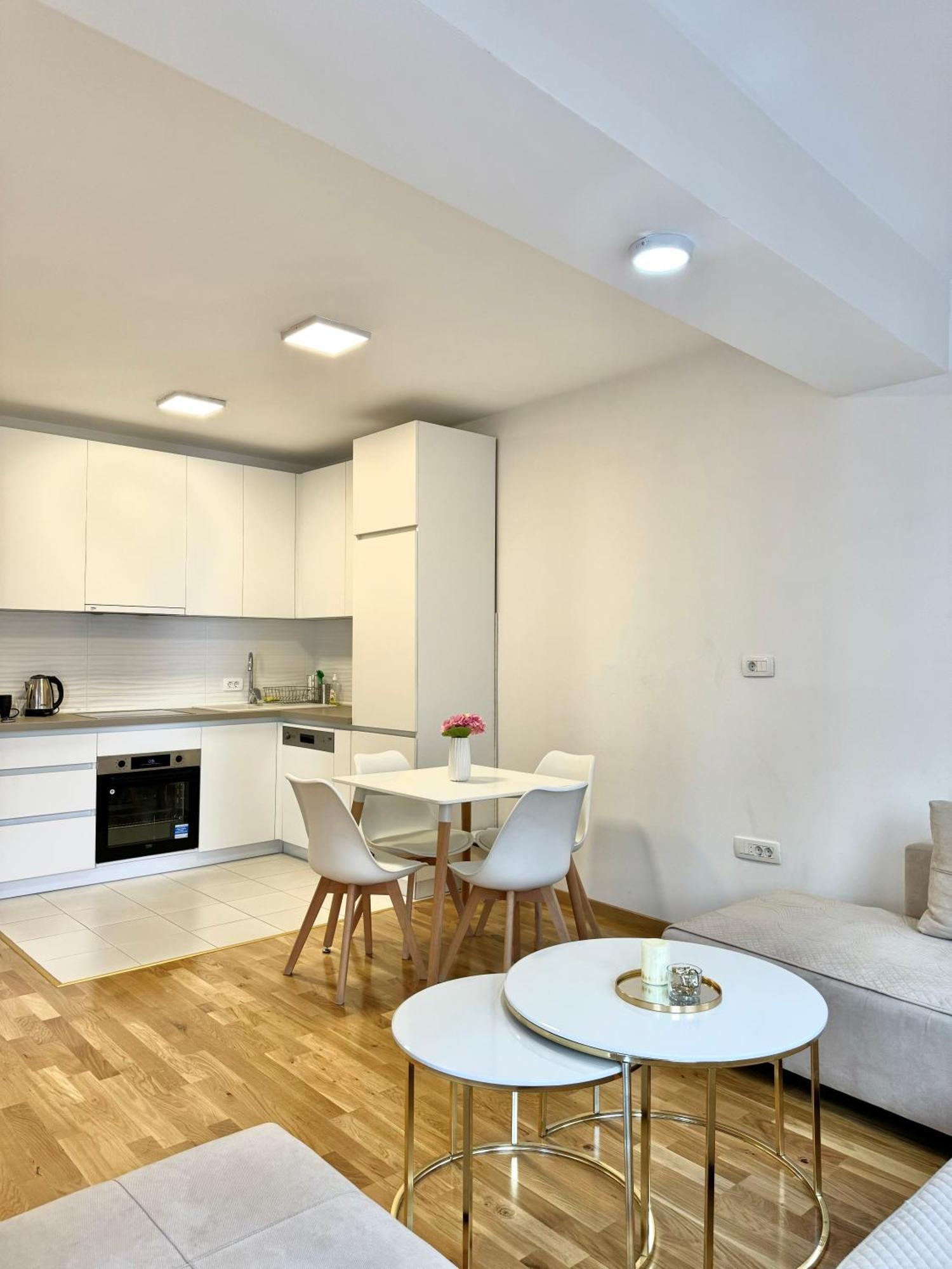 Golden Apartment Skopje Buitenkant foto